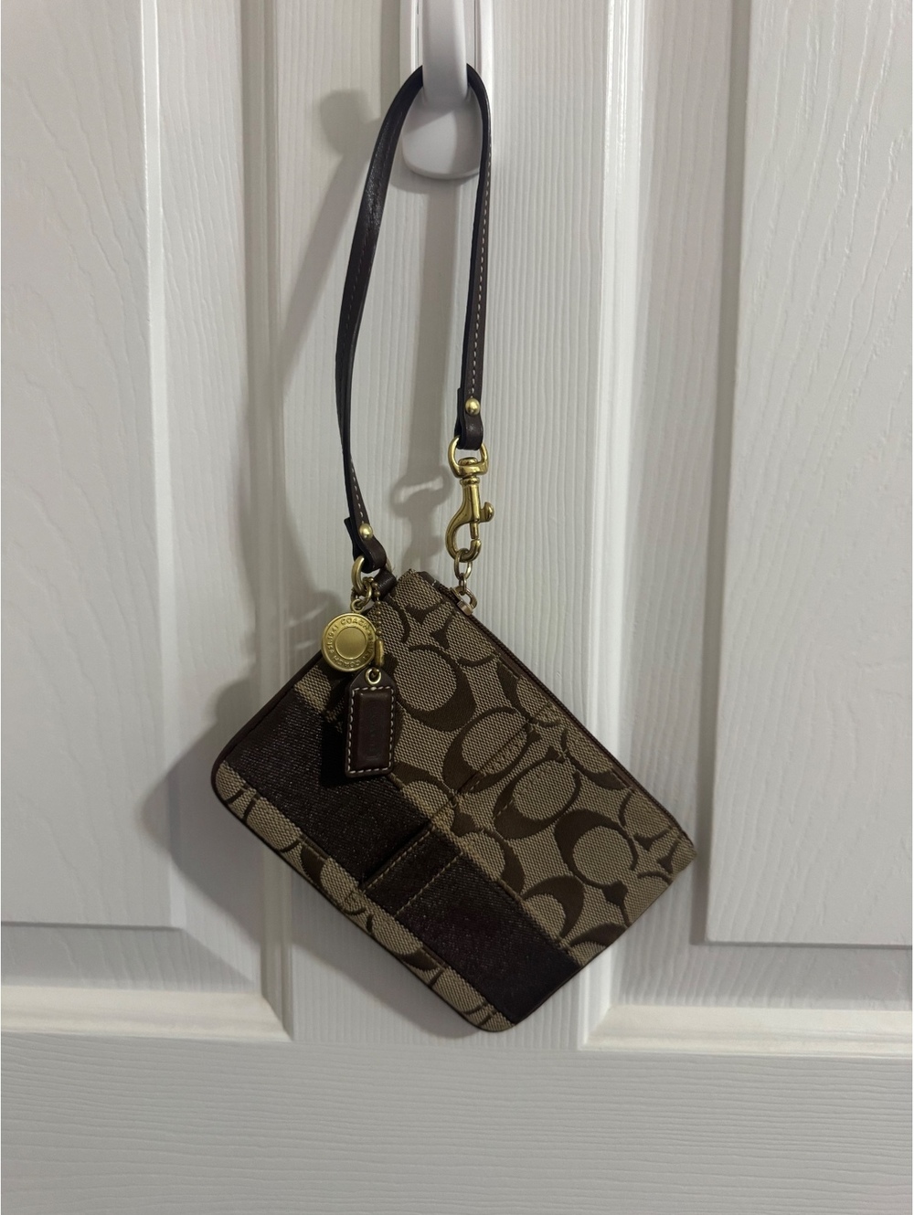 C6.10 Coach Legacy Signature Shimmer Stripe Wristle